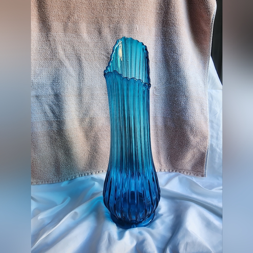 L.e. Smith swung vase